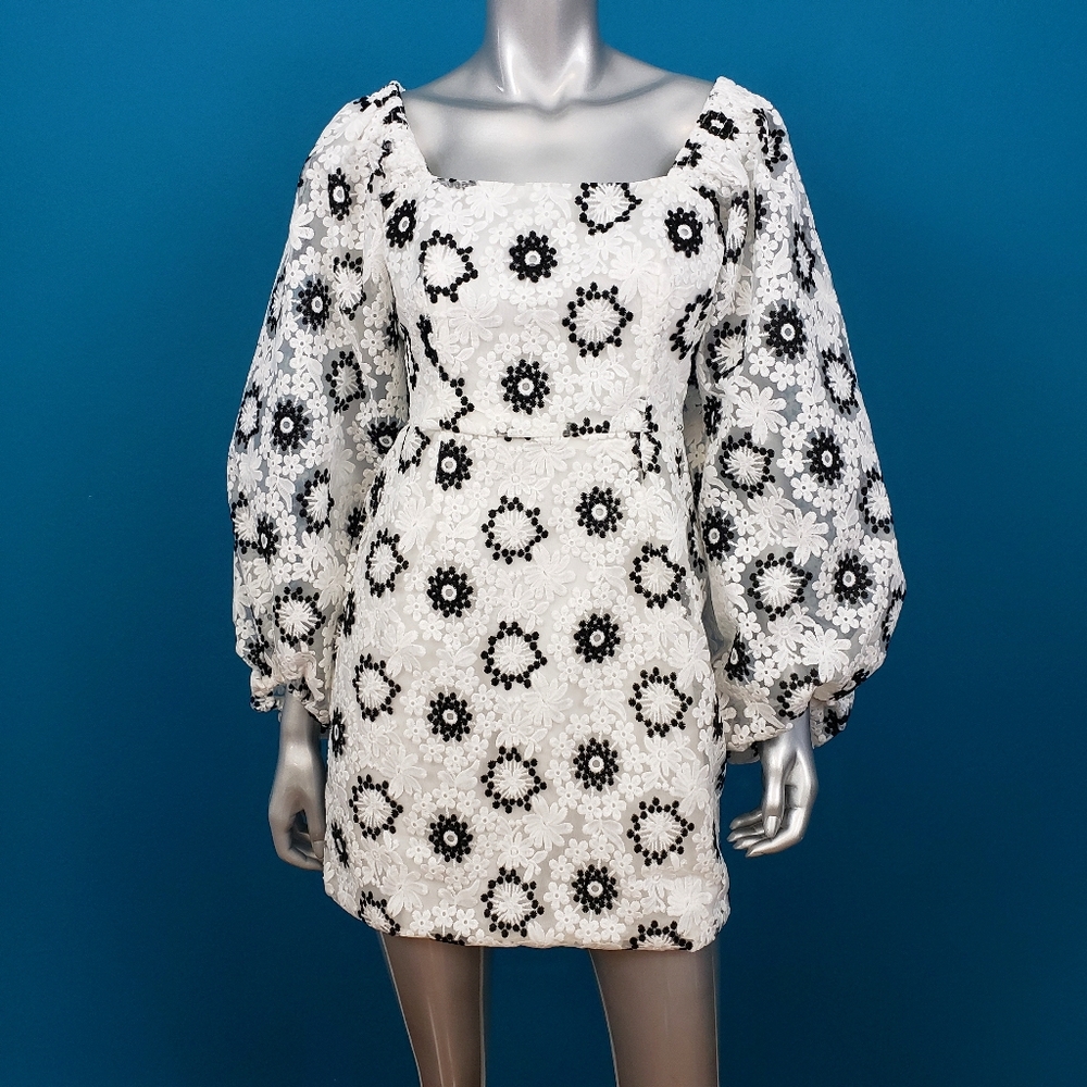 🆕️ 🌼 ASOS "Flower Power" Embroidered Daisy Mod Mini Dress // (NWT)